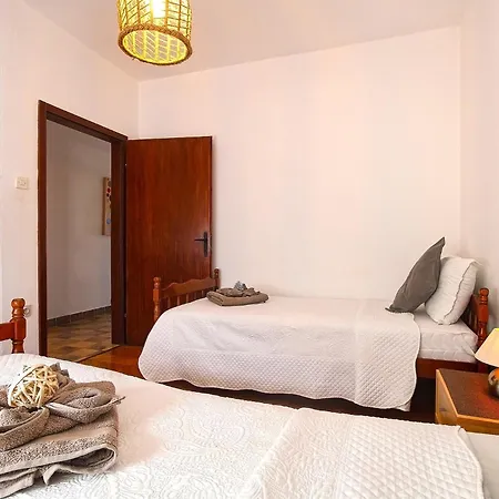 With A Parking Space - 20637 Apartman Fazana